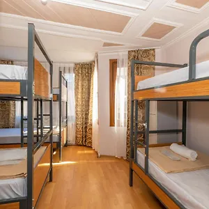 Taksim Wooden House Хостел